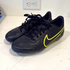 Nike Tiempo Legend 9 Soccer Futbol Cleats Youth Sz 5.5Y